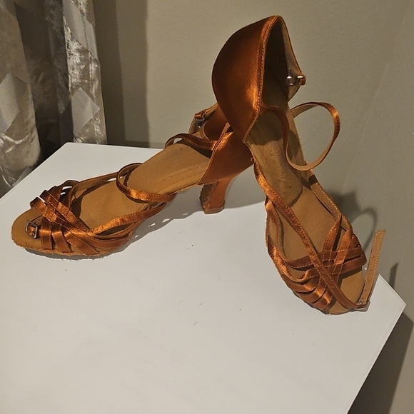 Elegant Satin Strappy Heels - Picture 1 of 6